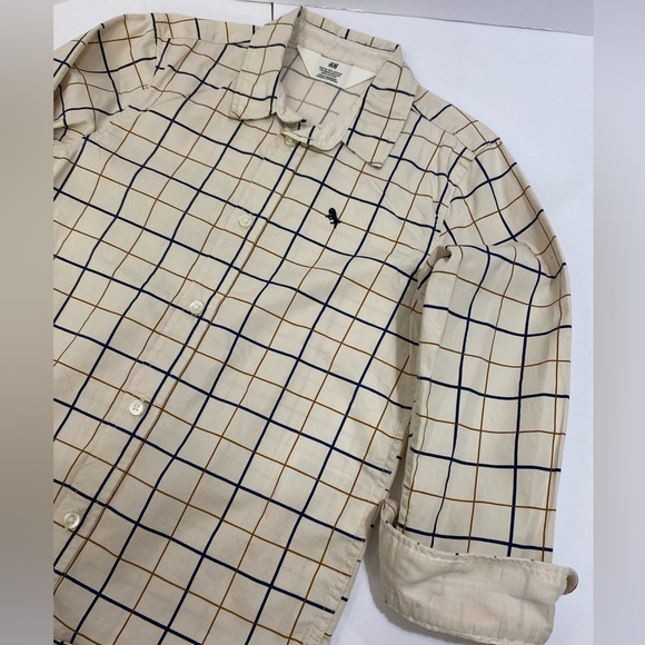 LIKE NEW H&M KIDS BUTTON DOWN SHIRT - Picture 6 of 8